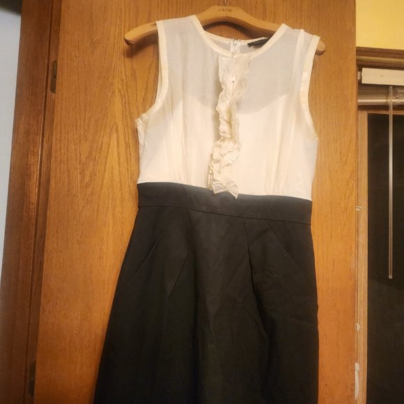 Dress - Picture 2 of 8